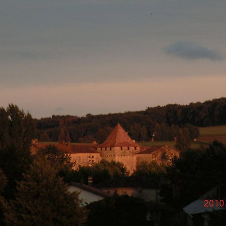 Chateau De Fourcès Kültér fotó