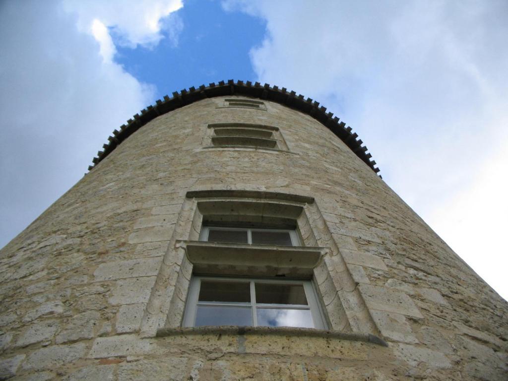 Chateau De Fourcès Kültér fotó